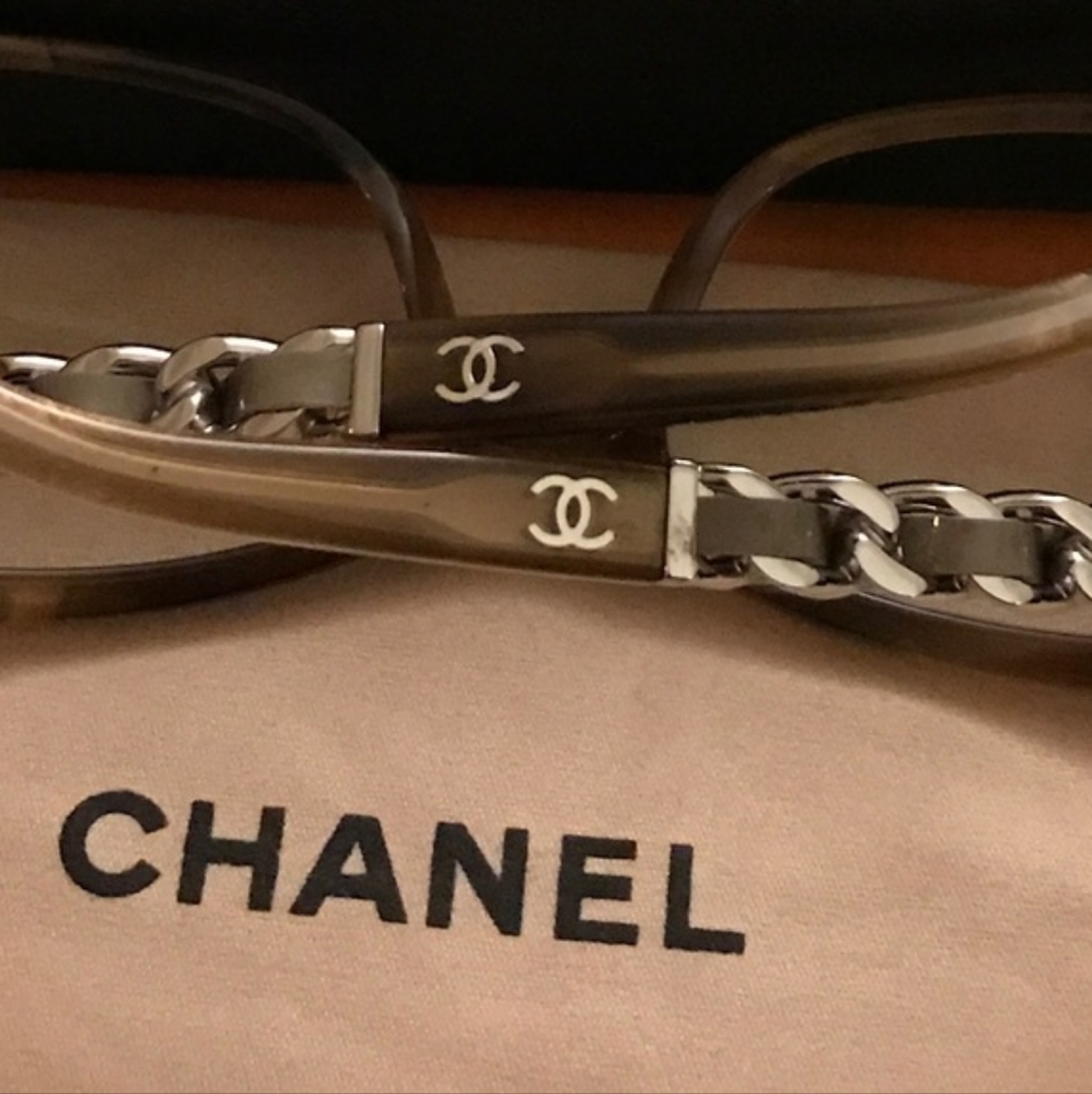 Chanel eye glasses silver chain calfskin leather trim - Picture 4 of 5